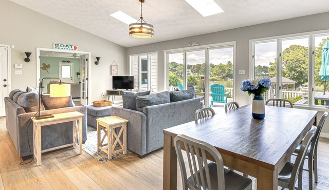 Boat Dock & Kayaks: Waterfront Home in Deltaville!