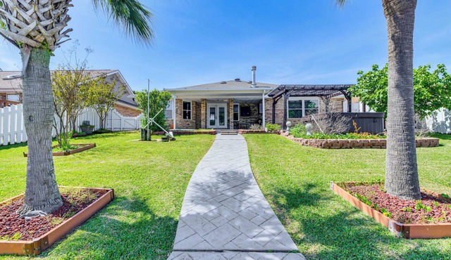 Boat Dock & Lift: Waterfront Getaway in Slidell!
