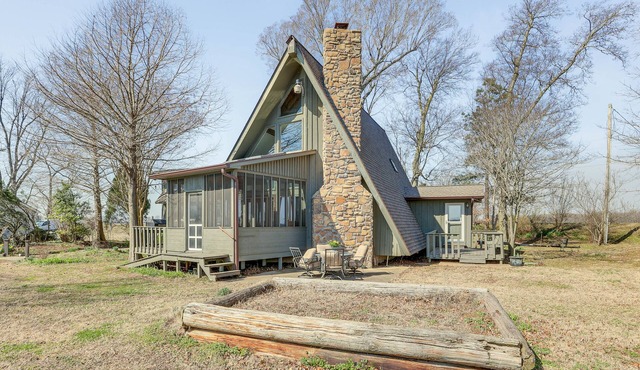 Boat Dock on Reelfoot Lake: Tiptonville Retreat