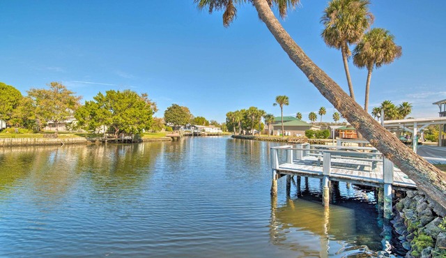Boat Dock & Porch: Riverfront Retreat in Homosassa