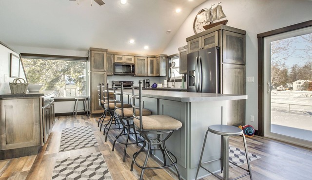 Boat Dock: Riverfront Oconto Home!