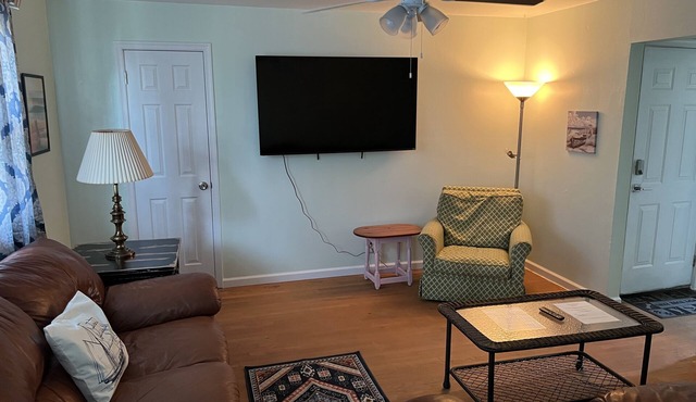 Boat House Apt. #3 - 2 BR, Water Front, WiFi, Pets by RedAwning