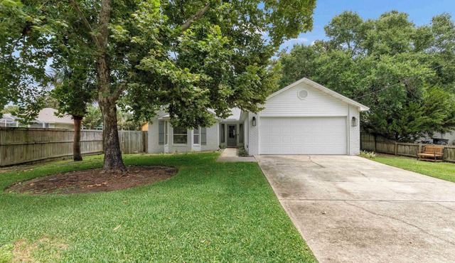 Boat House: Boat Ramp, Grill, 1mile to Beach