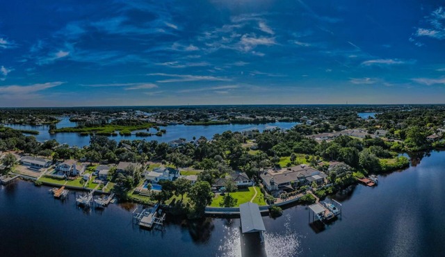 Boat house on the gulf - 4 bedrooms/3 bathrooms