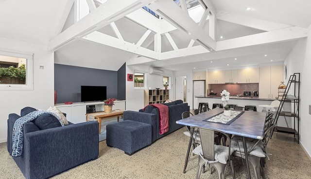 Boat House Villa 1 - Central Barwon Heads, beaches, shops, restaurants