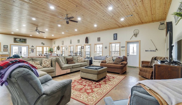 Boat Launch On-Site: Lakefront Toledo Bend Getaway