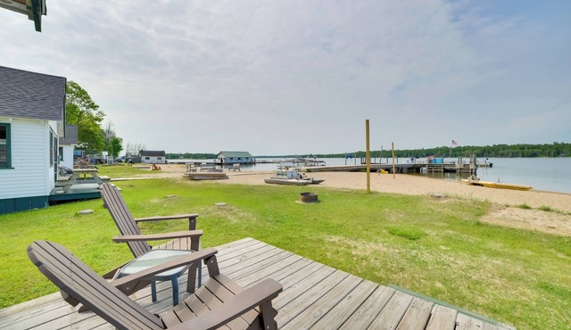 Boat, Paddle & Swim! Lakefront Cabin in Cedarville