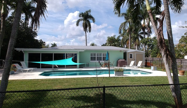 Boat Park Bungalow with heated Pool
