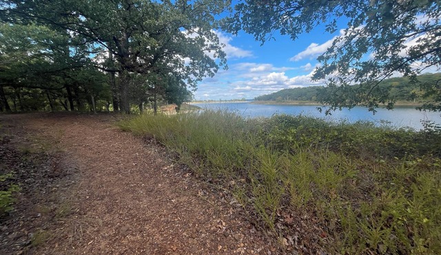 Boat parking, Trail to Lake, 3 minutes from boat ramp