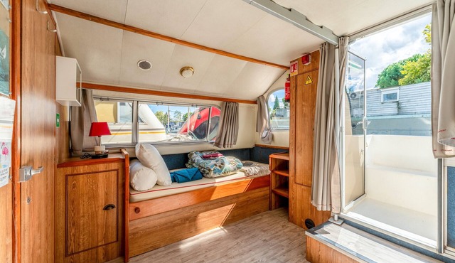 Boat 'Penichette Odyssey Croisieres' with Lake View, Private Terrace and Air Conditioning