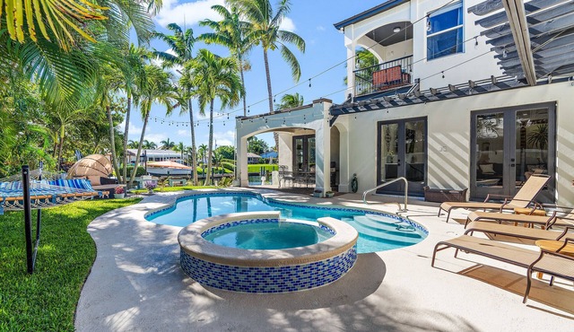 Boat+Pool Bliss: Aqua Escape