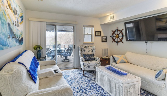 Boat & Relax on Smith Mountain Lake! Bright Condo