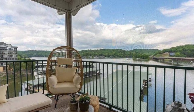 Boat Slip, 3 Pools, Golf, Ozarks Amphitheater, & Amazing Lake Views at the 13mm Big Niangua