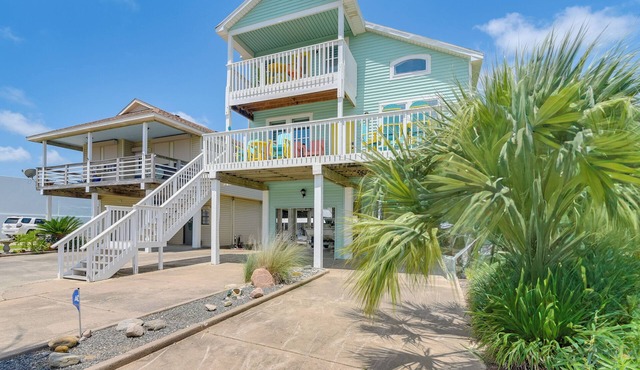 Boat Slip + Decks: Waterfront Gem Near Galveston!