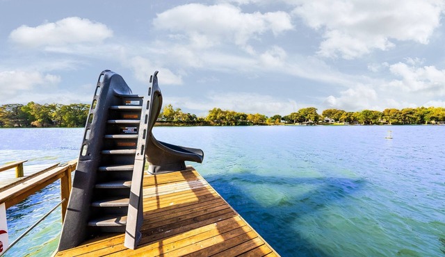 Boat Slip/WaterSlide/Outdoor Kitchen/Paddle Boards