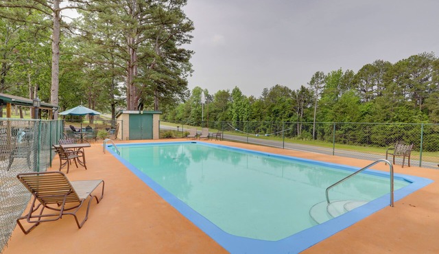 Boat, Swim & Hike: Cottage Near Greers Ferry Lake!