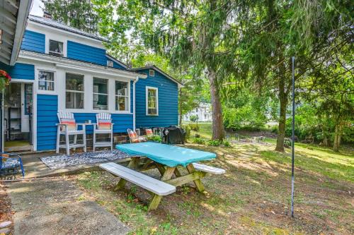 Boat & Unwind! Charming Atwood Lake Farmhouse