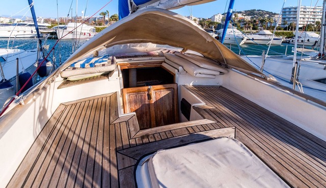 Boat "Voilier de 12 m à Quai Port Canto" with Wi-Fi & A/C