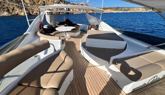 Boat with Private Whirlpool, Private Terraces & Wi-Fi