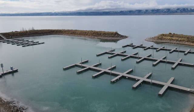 Boater's Dream: Walk to Private Launch 5BR Sleeps 16, Marina Slips, Beach, East Shore Marina