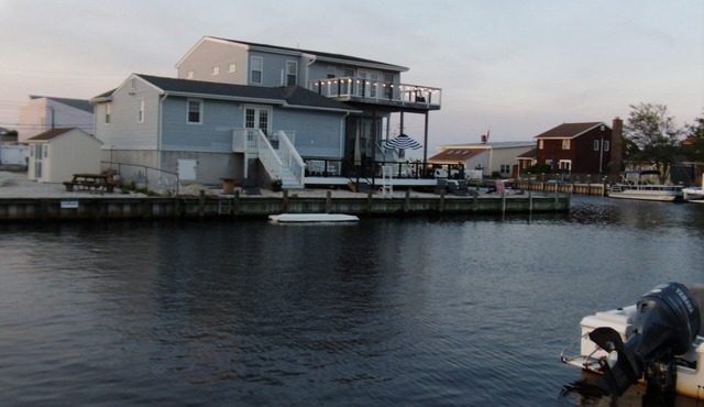 Boater's Paradise, Boat Slip Included, 10 min from Beach!