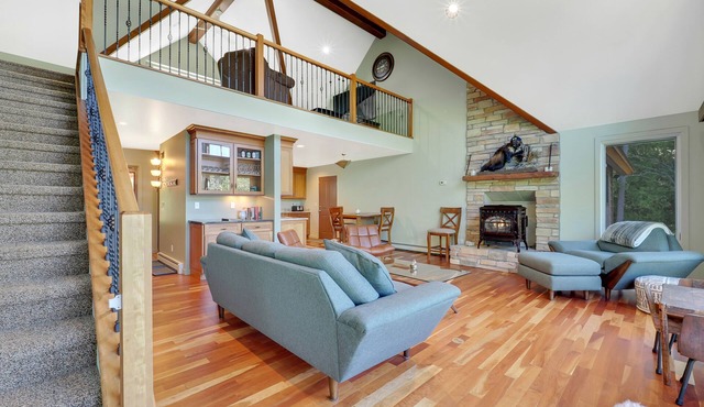 Boater's Paradise | Lake Charlevoix Island| Private 60' Dock | Dog Friendly!