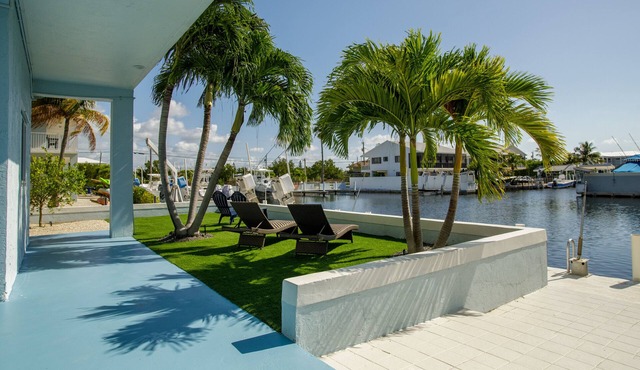 Boater’s Family Retreat in Key Largo with Waterfront Views and Dock Access