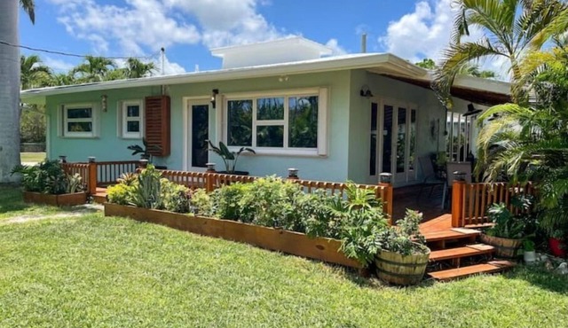 Boater’s Paradise: 3BR Canal Front Home + Fish Cleaning Station