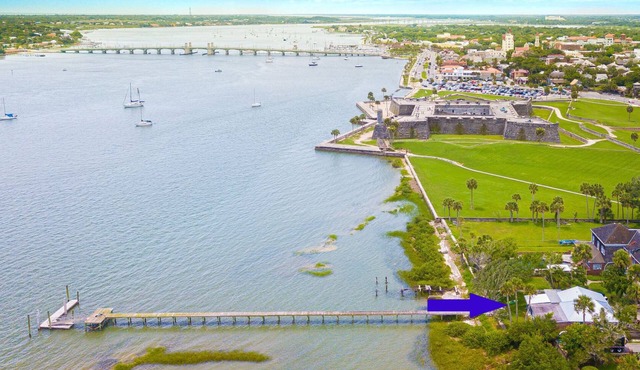 Boathouse Cottage, Historic District, Private Pier, 1 Block to Trolley & Fort