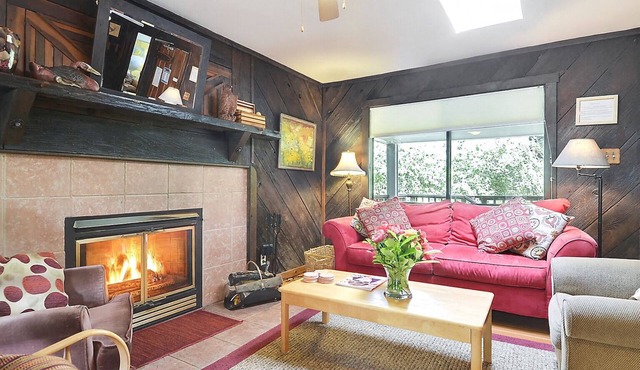 Boathouse ~ On River, Deck, Steps to Beach, Family Dog Friendly!