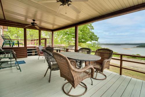 Boating and Fishing Basecamp! Lake Norfork Views