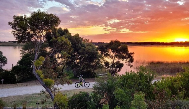 Boatman's Cabin offering spectacular expansive River Murray views.