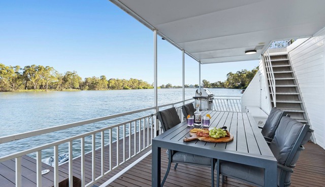 Boats And Bedzzz & Renmark River Villas