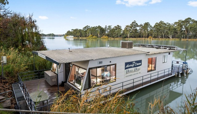 Boats and Bedzzz - "The Murray Dream" moored houseboat accommodation