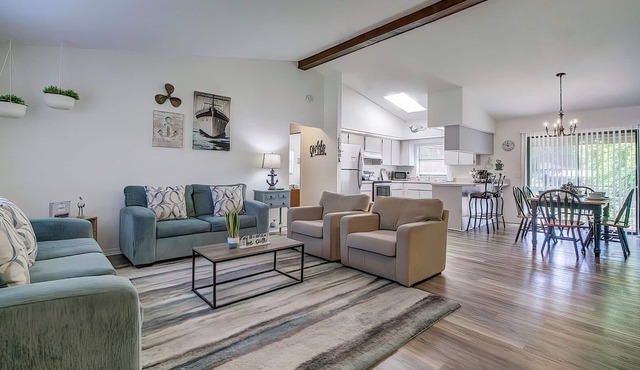 Boats Welcome!! Family friendly house with kayaks+game room close to Springs