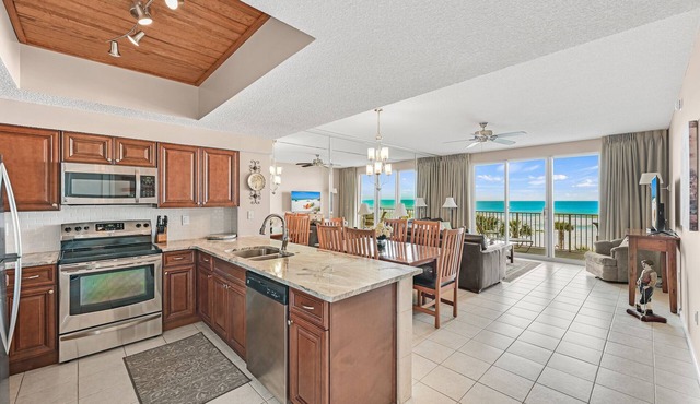 BOB AND MARY'S BEACH RETREAT, FABULOUS GULF VIEWS, GREAT 5 STAR REVIEWS.