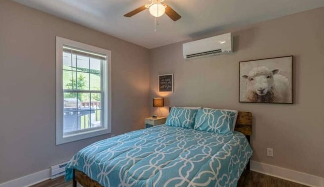 Bobbie Jean's Cozy Mountain Farmhousen
