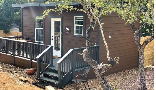 Bobcat cabin in 2 acre boutique resort with pool!