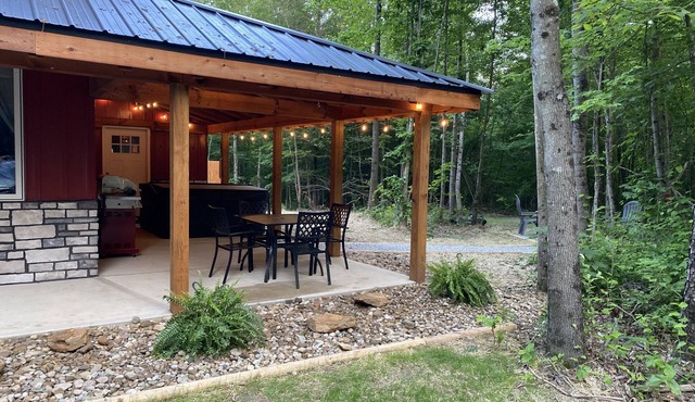 Bobcat Corner, Hot Tub, Secluded, Pet Friendly