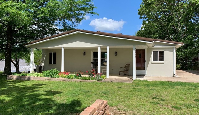 BobCat Cottage lake front home on Grand Lake, OK with dock