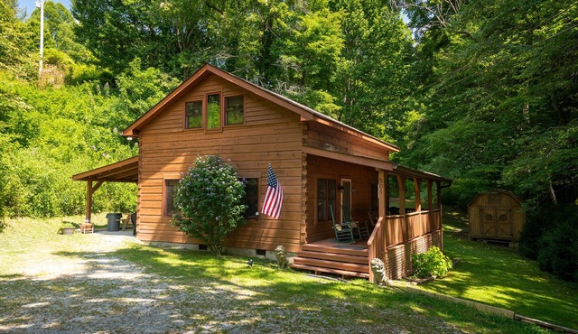 🐾 Bobcat Run - real log cabin w/huge hot tub! Near Watauga Lake 🚤 & River 🐟