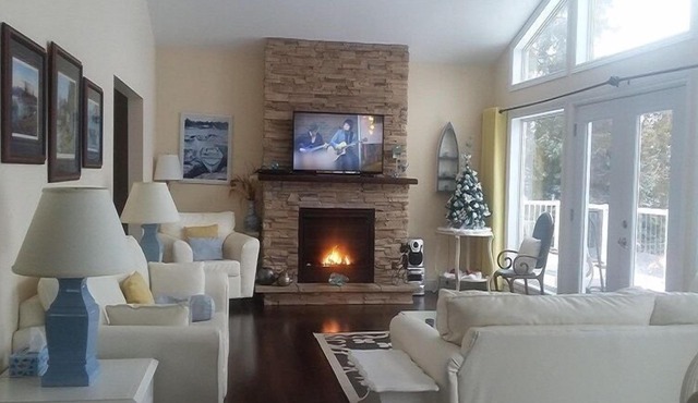 Bobcaygeon Executive. Sturgeon Lake Waterfront - Kawartha Lakes