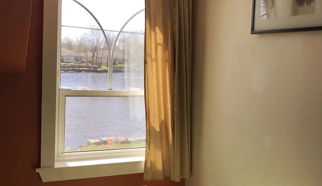 Bobcaygeon Waterfront 3-Bedroom Vacation House