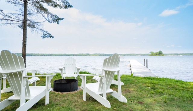 *BoBoen/Awassa Snowmobile Trail* Cozy Lake Cottage