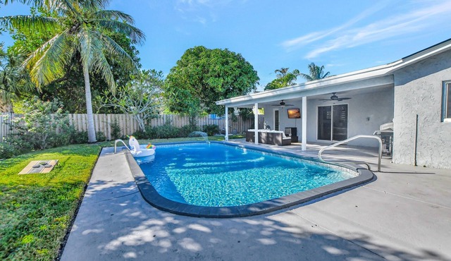 Boca Beauty - Stylish Home with Pool by RedAwning