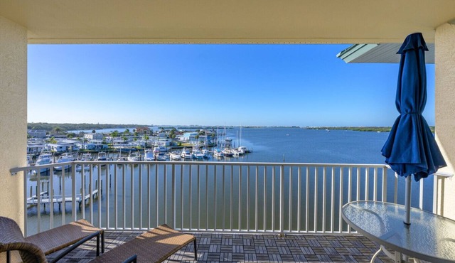 Boca Ciega Bay Resort – Top Floor Waterfront Condo with Bay Views