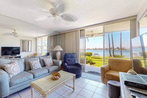 Boca Ciega Bay Resort #114