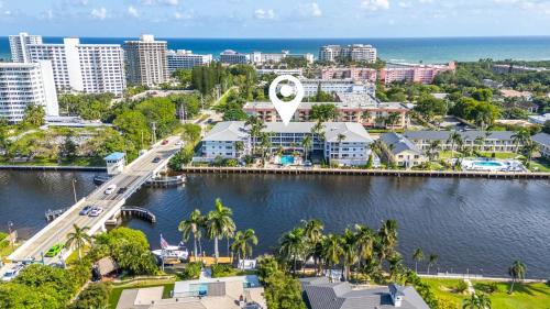 Boca Coastal Waterfront Stay - 2BR 2BA - Pool, Gym, Parking, Walk to Beach