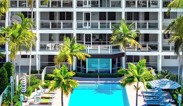 Boca Intercoastal Stay Walk to Beach Pool & Gym