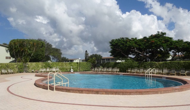 Boca Raton Condo In Gated 55+ Community